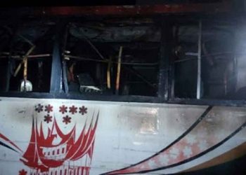 মধ্যরাতে আগুনে পুড়লো দাঁড়িয়ে থাকা বাস