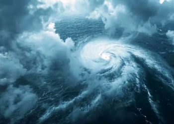 ভূমিকম্পের পর এবার ধেয়ে আসছে ঘূর্ণিঝড়