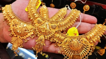 দেশের বাজারে আজ যে দামে বিক্রি হচ্ছে সোনা