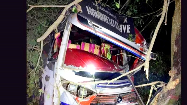 গোপালগঞ্জে গাছ ফেলে মহাসড়ক অবরোধের চেষ্টা