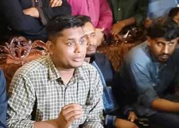 সংস্কারকে কেন্দ্র করে বাংলাদেশে এখন দুটি পক্ষে বিভক্ত: হাসনাত