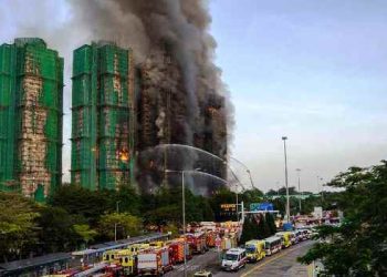 হংকংয়ে বহুতল ভবনে আগুনে প্রাণহানী বেড়ে ৪৪, নিখোঁজ ২৭৯