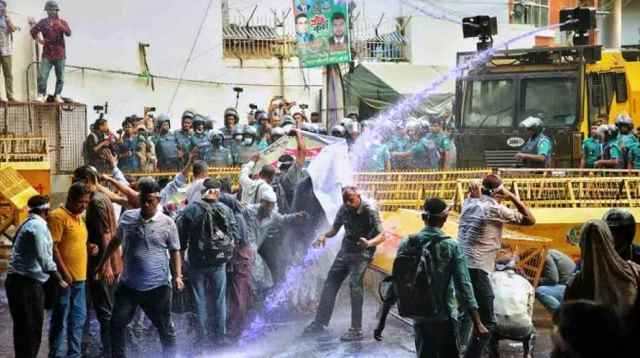 নন-এমপিও শিক্ষকদের কর্মসূচিতে পুলিশের অ্যাকশন, আহত অনেকে