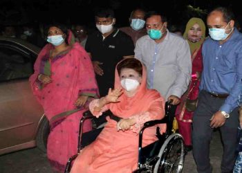 সিসিইউতে খালেদা জিয়া, সার্বক্ষণিক নজরদারিতে মেডিকেল বোর্ড