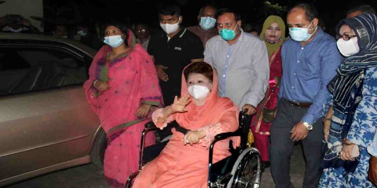 সিসিইউতে খালেদা জিয়া, সার্বক্ষণিক নজরদারিতে মেডিকেল বোর্ড