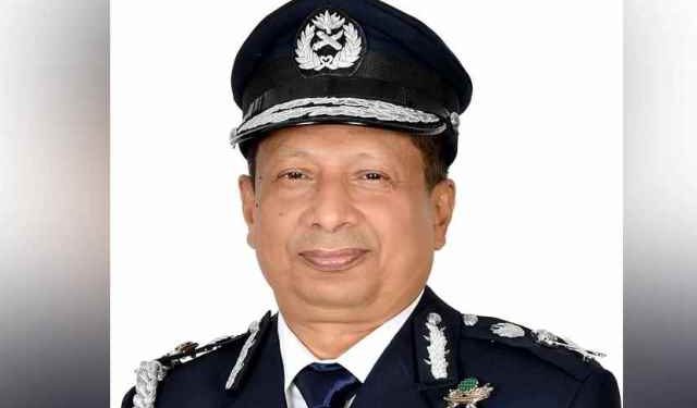 বিমর্ষ মুখে চুপচাপ রায় শুনছেন চৌধুরী আব্দুল্লাহ আল মামুন