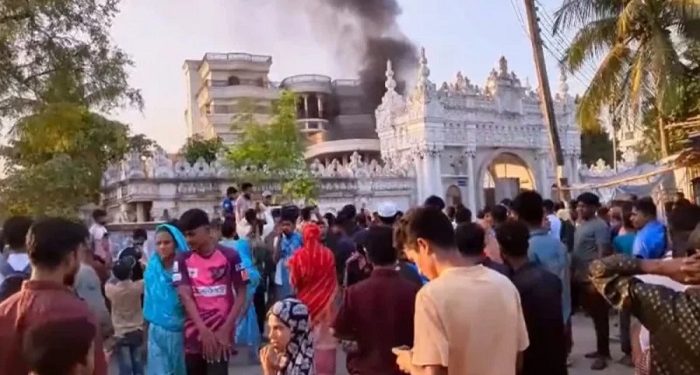 ঢাকায় সাবেক এমপির ভাইয়ের বাড়িতে আগুন