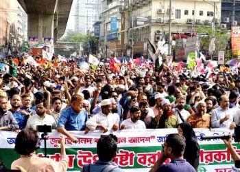 ৫ দফা দাবিতে উত্তাল পল্টন, যান চলাচল বন্ধ