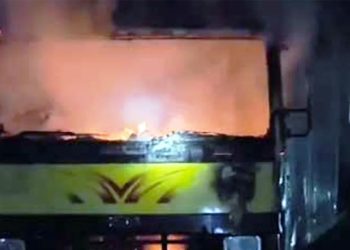 ময়মনসিংহে কভার্ড ভ্যানে আগুন