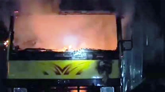 ময়মনসিংহে কভার্ড ভ্যানে আগুন