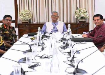 প্রধান উপদেষ্টার সঙ্গে ৩ বাহিনী প্রধানের বৈঠক, যেসব বিষয়ে আলোচনা