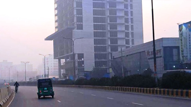 রাজধানীতেও শীতের আমেজ