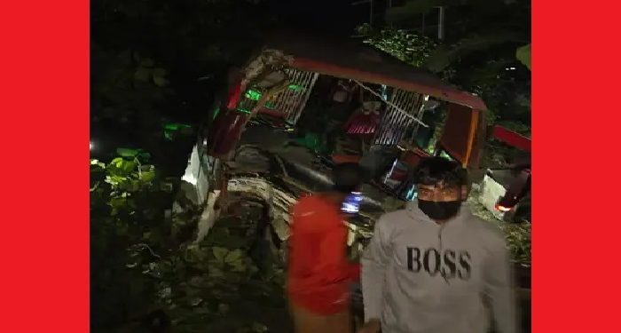 সীতাকুণ্ডে বাস-ট্রাক সংঘর্ষে নিহত ৪