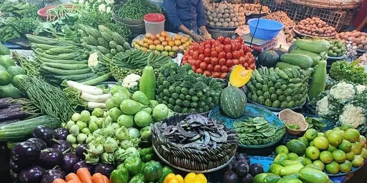 শীতের সবজির সরবরাহ বাড়লেও কমছে না দাম