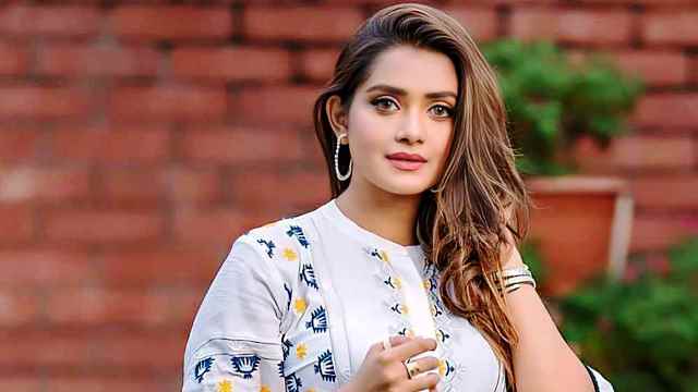 প্রতারণার অভিযোগে তানজিন তিশার বিরুদ্ধে মামলা