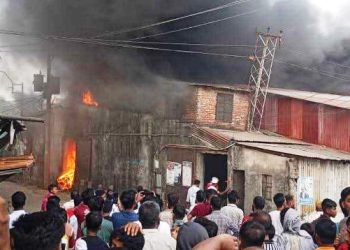 ভূমিকম্প: নারায়ণগঞ্জে তুলার গুদামে আগুন, কোটি টাকার ক্ষতি