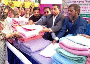 খালেদা জিয়ার জন্য দোয়া ও আগুনে ক্ষতিগ্রস্তদের পাশে জামান মোল্লা