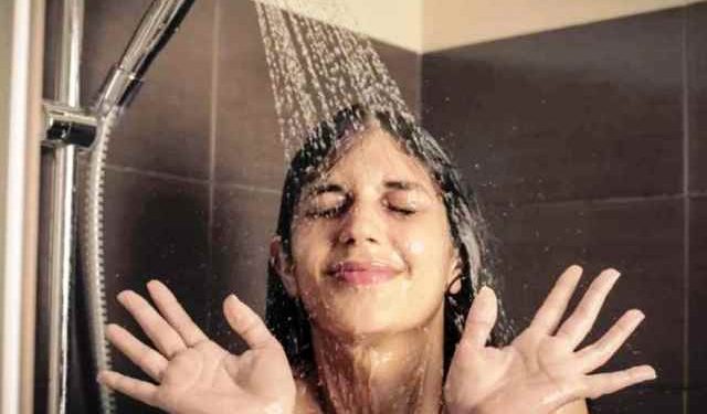 শীতে ঠান্ডা পানি দিয়ে গোসল করলে ঝুঁকি বাড়ে