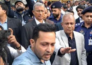 মামলা না থাকলেও ‘আওয়ামী সন্ত্রাসীদের’ গ্রেপ্তারের নির্দেশ স্বরাষ্ট্র উপদেষ্টার