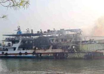 সেন্ট মার্টিনগামী জাহাজে আগুনে নিহত ১, জীবিত উদ্ধার ১৫