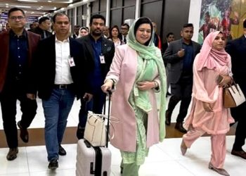 লন্ডনের পথে জুবাইদা রহমান