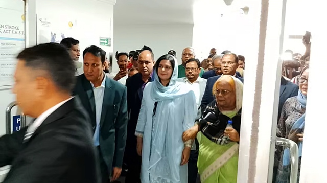 খালেদা জিয়াকে দেখতে এভারকেয়ারে জুবাইদা রহমান