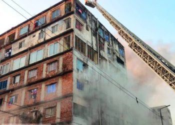 কেরানীগঞ্জে ভবনের আগুন নিয়ন্ত্রণে ১৪ ইউনিট, ৪২ জনকে উদ্ধার