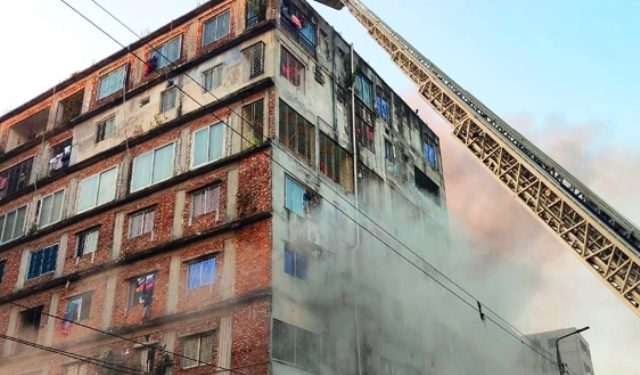 কেরানীগঞ্জে ভবনের আগুন নিয়ন্ত্রণে ১৪ ইউনিট, ৪২ জনকে উদ্ধার