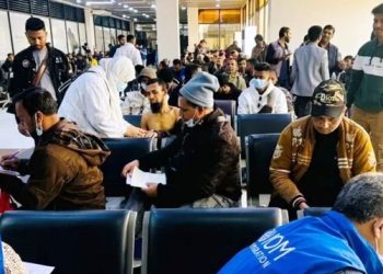 লিবিয়া থেকে ফিরলেন ৩১০ বাংলাদেশি