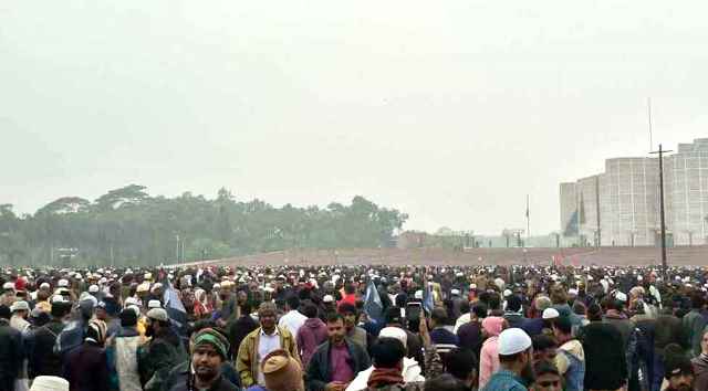 মানিক মিয়া এভিনিউয়ে জনতার ঢল
