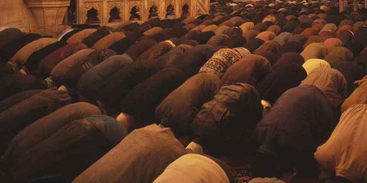 ফজর মিস করছেন কি? জানুন কতটা বরকত হারাচ্ছেন