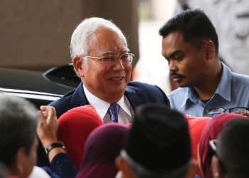 মালয়েশিয়ার সাবেক প্রধানমন্ত্রী নাজিবের ১৫ বছরের কারাদণ্ড