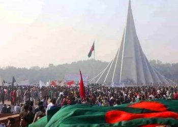 শহীদদের প্রতি শ্রদ্ধা জানাতে জাতীয় স্মৃতিসৌধে জনতার ঢল