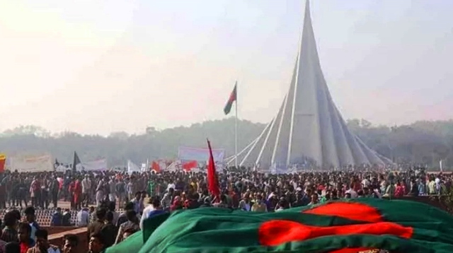 শহীদদের প্রতি শ্রদ্ধা জানাতে জাতীয় স্মৃতিসৌধে জনতার ঢল