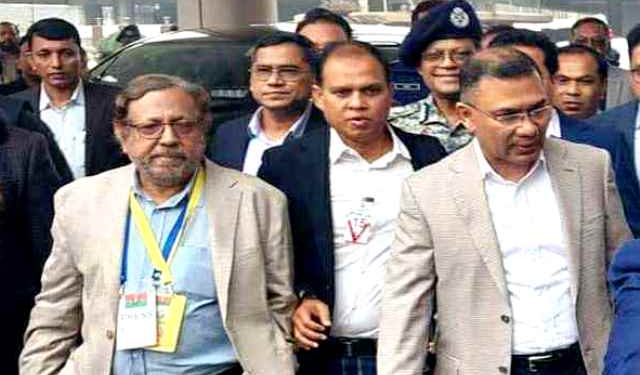 মাকে দেখতে এভারকেয়ারের পথে তারেক রহমান