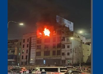 রাজধানীর বনানীতে আবাসিক ভবনে আগুন, নিয়ন্ত্রণে ৪ ইউনিট