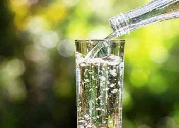 সকালে খালি পেটে পানি পানের বিস্ময়কর উপকারিতা