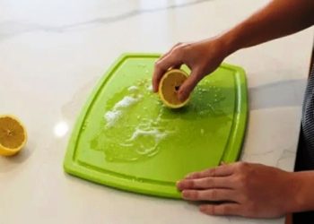 চপিং বোর্ড পরিষ্কার রাখার সহজ উপায়