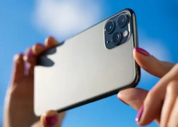 ছবি তোলা ছাড়াও যেসব কাজে লাগাতে পারেন ফোনের ক্যামেরা