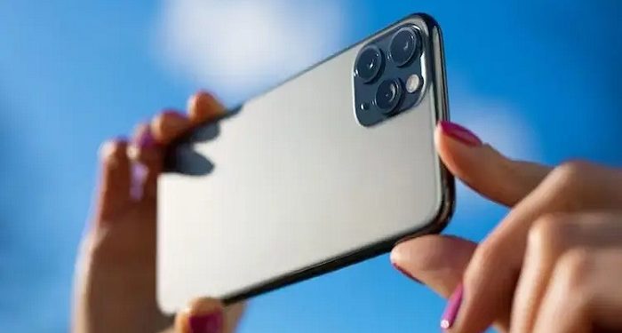 ছবি তোলা ছাড়াও যেসব কাজে লাগাতে পারেন ফোনের ক্যামেরা