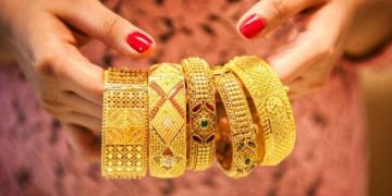 সোনার দাম ভরিতে কমলো ১৪ হাজার