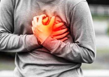 হার্ট অ্যাটাকের আশঙ্কা, যেসব লক্ষণ অবহেলা করবেন না