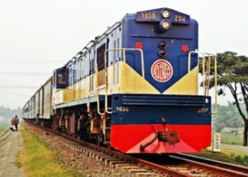 ৯ ঘণ্টা পর তিন রুটে ট্রেন চলাচল স্বাভাবিক