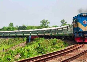 ফরিদপুরে পিকআপে ট্রেনের ধাক্কা, নিহত ৩