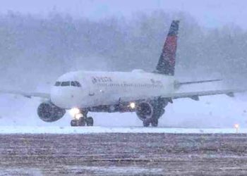 শীতকালীন ঝড়ে বিপর্যস্ত যুক্তরাষ্ট্র, বাতিল ১৩ হাজার ফ্লাইট