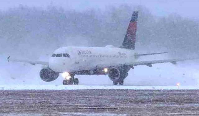 শীতকালীন ঝড়ে বিপর্যস্ত যুক্তরাষ্ট্র, বাতিল ১৩ হাজার ফ্লাইট