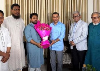 নাহিদ ইসলামের বাসায় তারেক রহমান