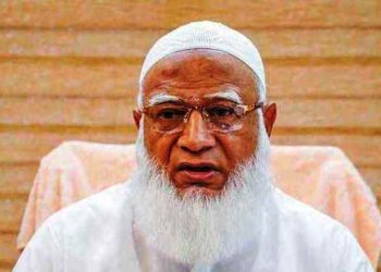 শহীদ মিনারে জামায়াত আমিরকে দেখে ‘একাত্তরের দালাল’ স্লোগান