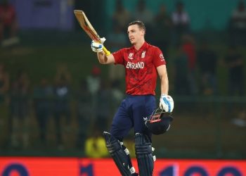 পাকিস্তানকে হারিয়ে সেমিফাইনালে ইংল্যান্ড