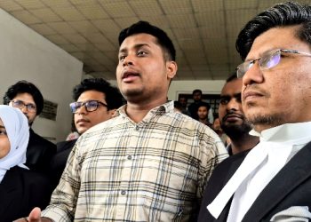 ঋণখেলাপিদের জন্য পরবর্তী বাংলাদেশ জাহান্নাম বানিয়ে দেব : হাসনাত